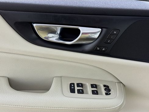 Used 2020 Volvo S60 T6 Momentum image 20