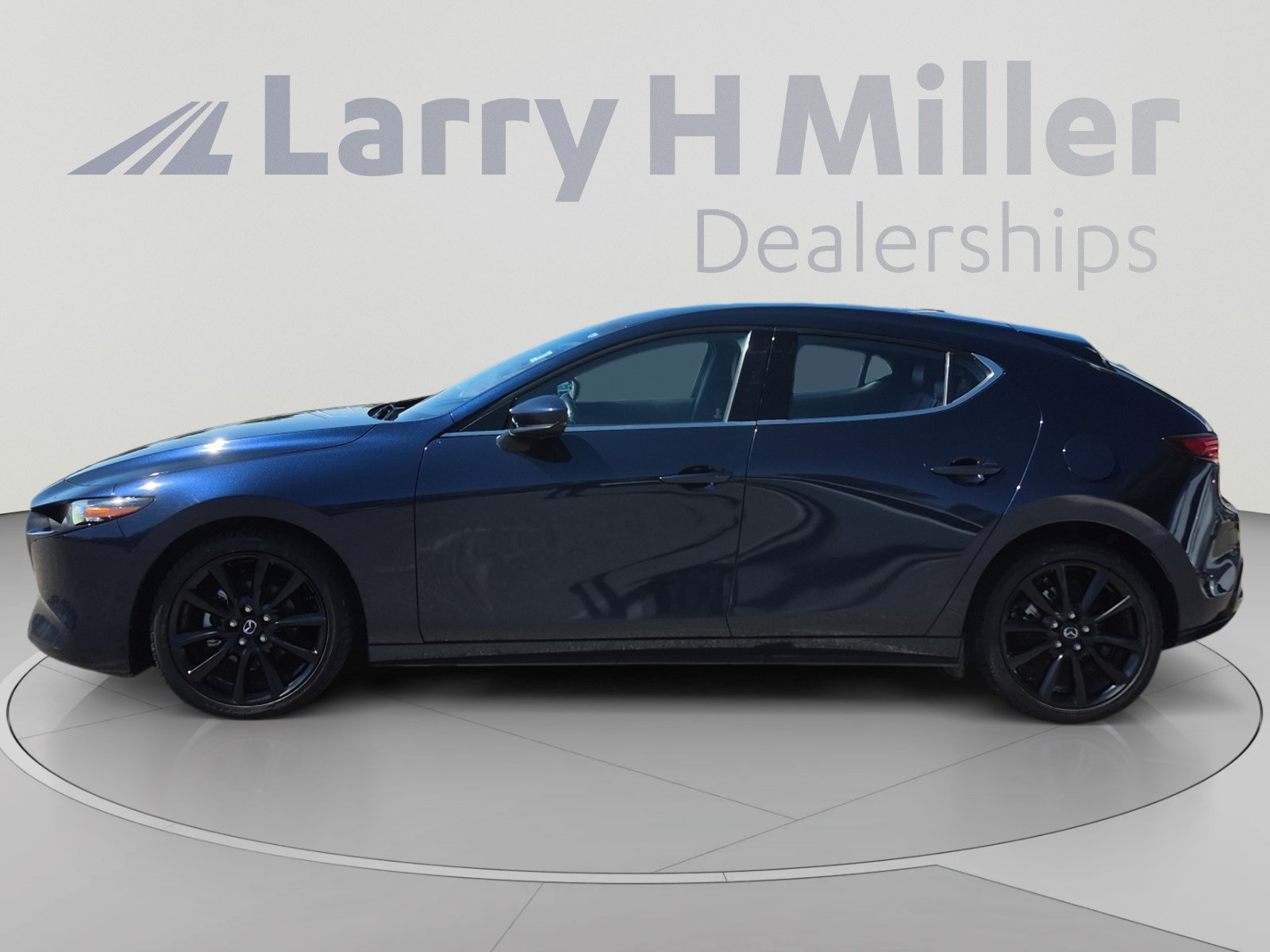 Used 2020 MAZDA MAZDA3 Hatchback w/ Premium Package FWD image 2