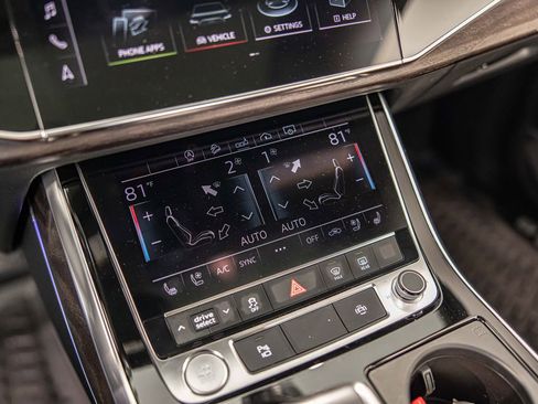 Used 2020 Audi Q8 Premium Plus w/ Premium Plus Package image 28