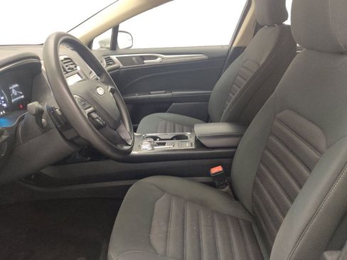 Used 2018 Ford Fusion SE w/ Fusion SE Technology Package FWD image 17