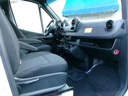 Used 2024 Mercedes-Benz Sprinter 2500 image 11