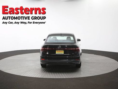 Used 2025 Volkswagen Jetta SE FWD image 35