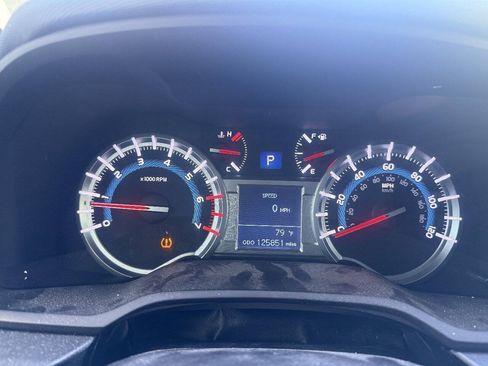 Used 2015 Toyota 4Runner SR5 AWD/4WD image 13