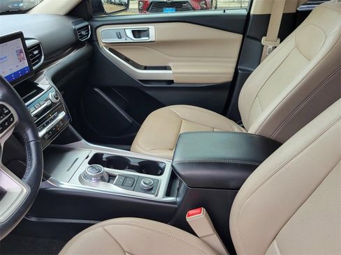 Used 2022 Ford Explorer Limited w/ Equipment Group 301A image 31