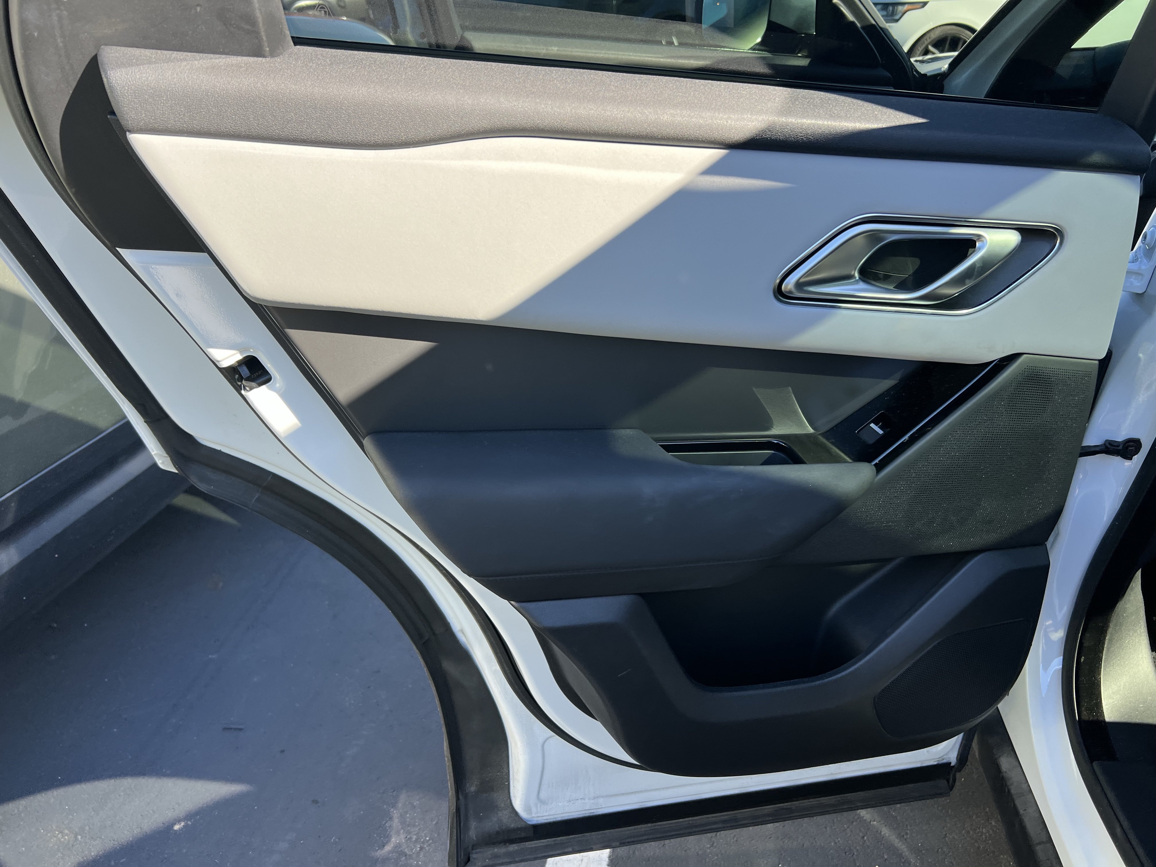 Certified 2024 Land Rover Range Rover Velar Dynamic SE AWD/4WD image 30