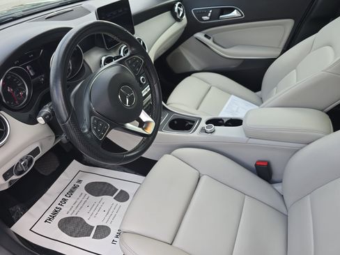 Used 2020 Mercedes-Benz GLA 250 4MATIC w/ Premium Package image 15