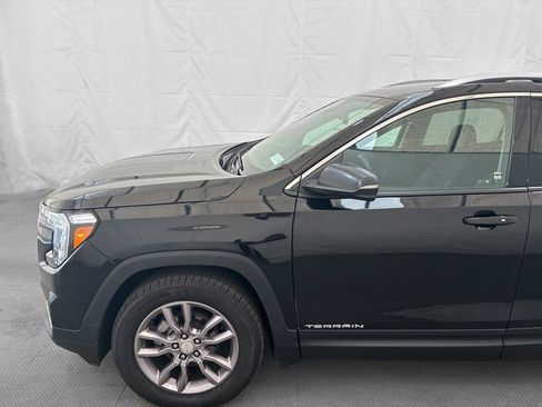 Used 2024 GMC Terrain SLT AWD/4WD image 3