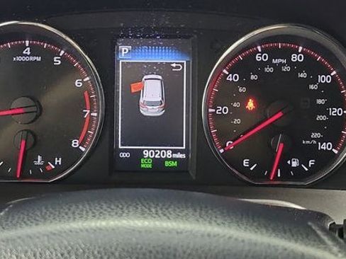 Used 2018 Toyota RAV4 SE w/ Power Extra Value Package FWD image 9