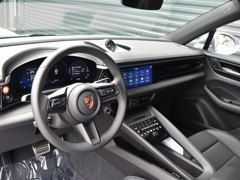 Certified 2025 Porsche Macan 4S Electric image 4