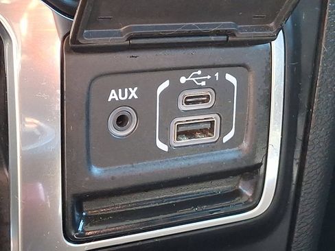 Used 2018 Jeep Wrangler Sport AWD/4WD image 24