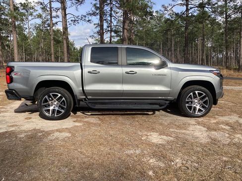 Used 2023 Chevrolet Colorado Z71 w/ Z71 Convenience Package 2 image 6
