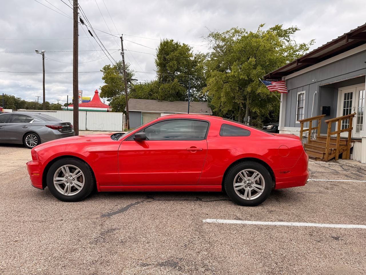 Used 2014 Ford Mustang Coupe RWD image 9
