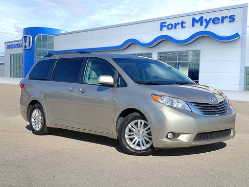Used 2017 Toyota Sienna XLE Premium image 1
