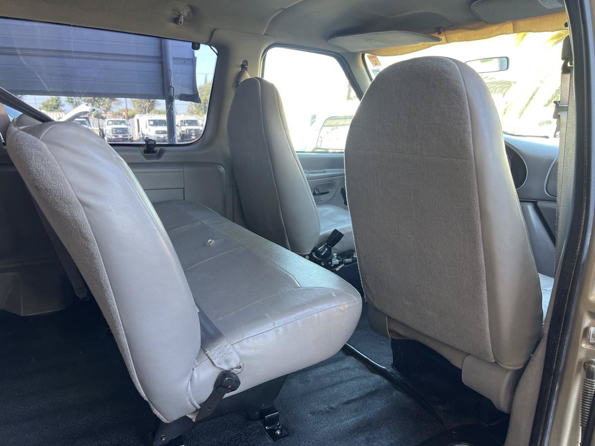 Used 2000 Ford E-350 and Econoline 350 XL RWD image 13
