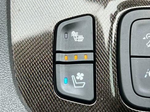 Used 2023 GMC Acadia AT4 w/ Technology Package AWD/4WD image 32