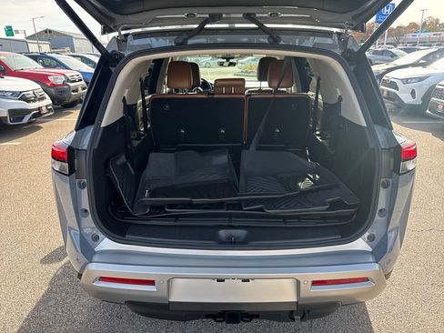 Used 2025 Nissan Pathfinder Platinum w/ Cargo Package image 7