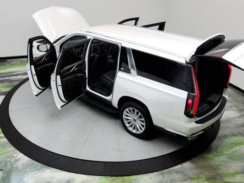 Used 2022 Cadillac Escalade ESV Luxury image 39