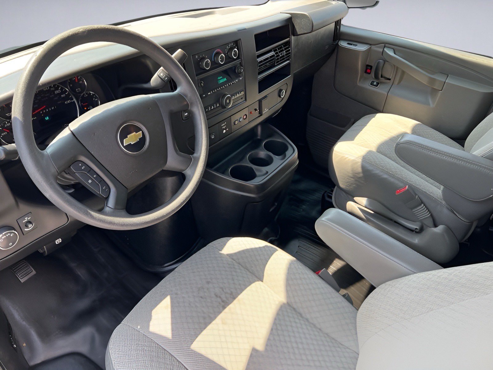Used 2021 Chevrolet Express 2500 w/ Driver Convenience Package RWD image 10