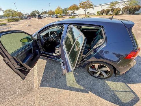 Used 2018 Volkswagen GTI SE w/ SE Leather Package image 20