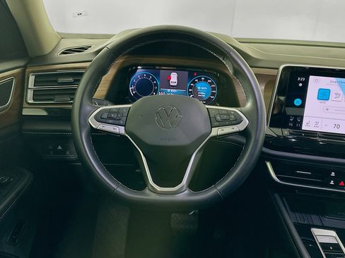 Used 2025 Volkswagen Atlas SE image 18