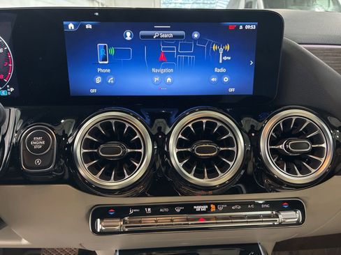 Used 2025 Mercedes-Benz GLA 250 4MATIC image 15