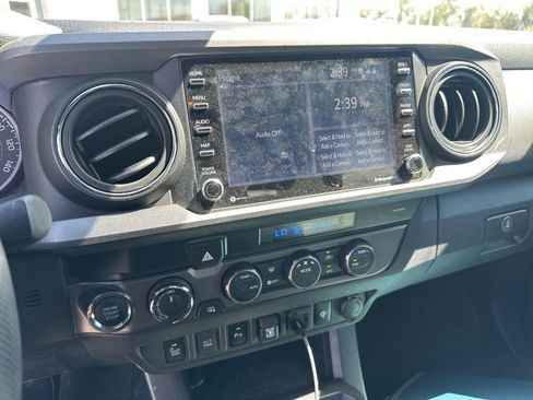 Used 2022 Toyota Tacoma TRD Sport w/ Technology Package AWD/4WD image 3