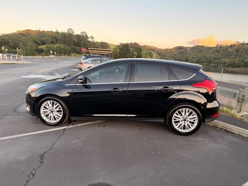 Used 2017 Ford Focus Titanium image 8