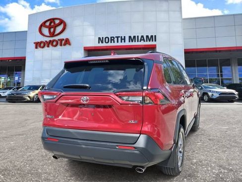 Used 2025 Toyota RAV4 XLE w/ Convenience Package FWD image 4