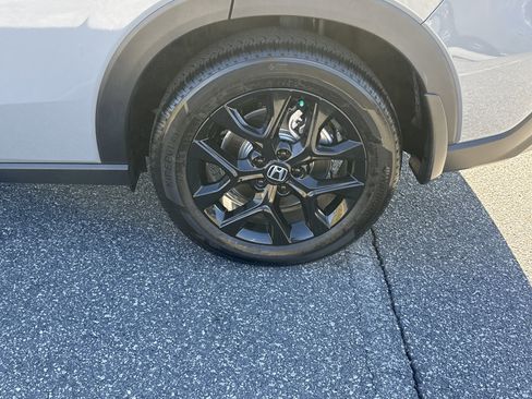 Used 2025 Honda HR-V Sport image 13