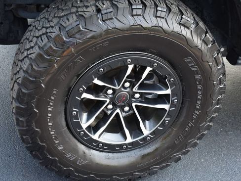 Used 2025 Jeep Wrangler Unlimited Rubicon AWD/4WD image 12