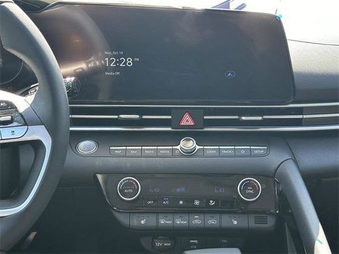 New 2025 Hyundai Elantra SEL image 28