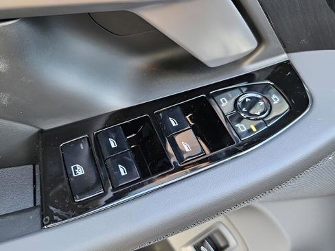 New 2026 BMW 530i w/ Convenience Package RWD image 17