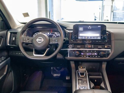 Used 2024 Nissan Pathfinder SL w/ Cargo Package image 11