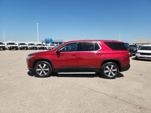 Used 2019 Chevrolet Traverse LT w/ LT Premium Package FWD image 4