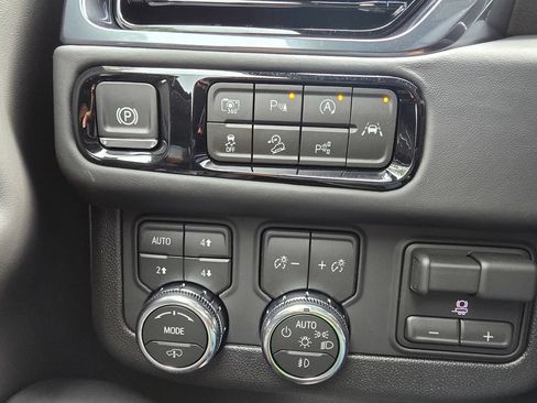 New 2026 GMC Yukon XL AT4 Ultimate AWD/4WD image 39