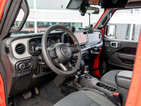 Used 2024 Jeep Wrangler Unlimited AWD/4WD image 9