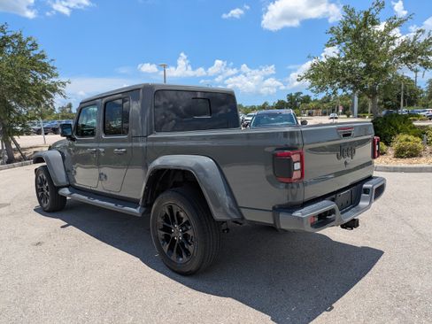 Used 2022 Jeep Gladiator Overland AWD/4WD image 6