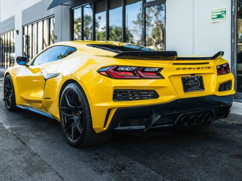 Used 2025 Chevrolet Corvette Z06 RWD image 10