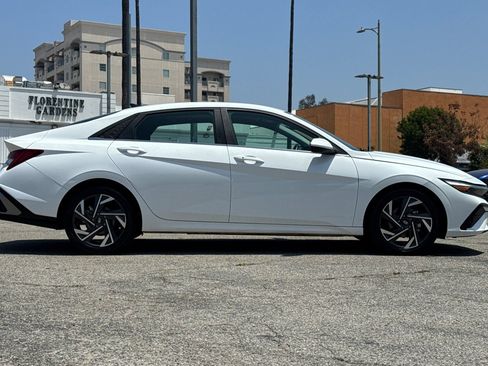 Used 2025 Hyundai Elantra SEL FWD image 3
