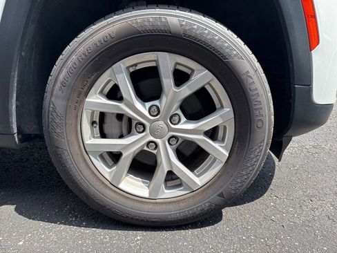 Used 2023 Jeep Grand Cherokee Limited image 21