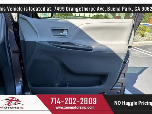 Used 2015 Toyota Sienna LE FWD image 45