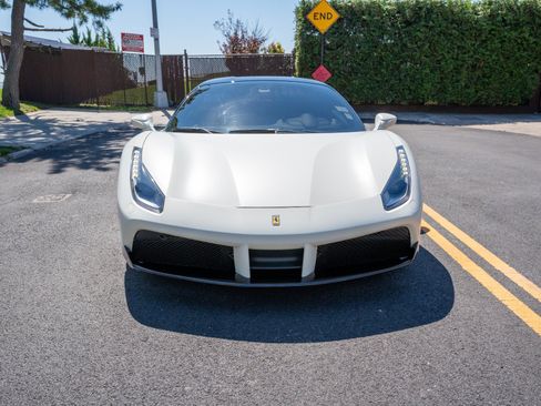 Used 2018 Ferrari 488 GTB RWD image 3