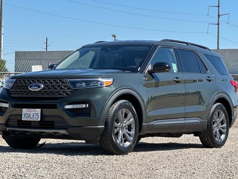 Used 2022 Ford Explorer XLT w/ Equipment Group 202A image 9