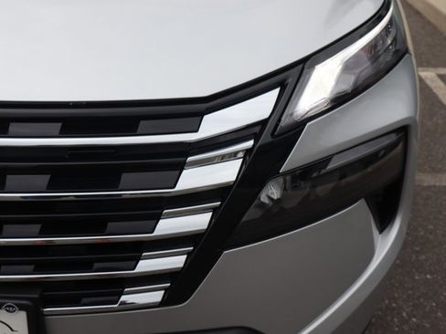 Certified 2025 Nissan Rogue SV image 13