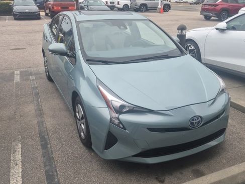 Used 2016 Toyota Prius Four image 17