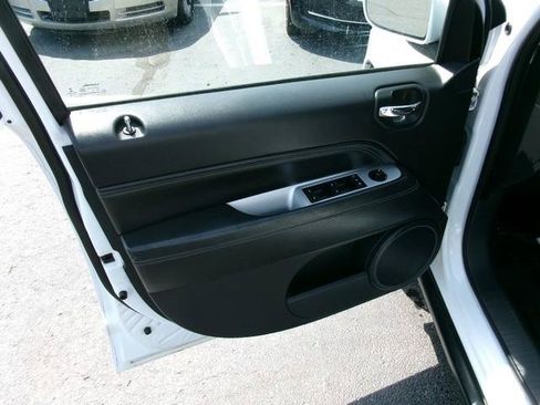 Used 2016 Jeep Compass High Altitude AWD/4WD image 6