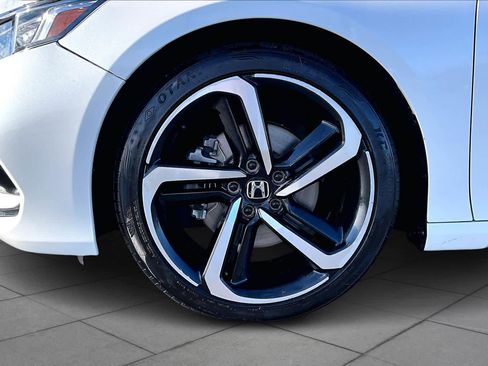 Used 2018 Honda Accord Sport image 10
