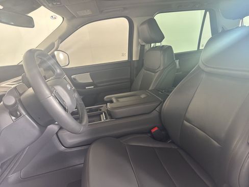 Used 2025 Ford Expedition Active AWD/4WD image 8