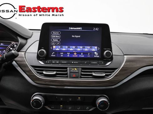 Used 2025 Nissan Altima 2.5 SV FWD image 12