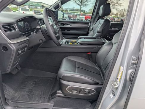 Used 2024 Jeep Wagoneer Series III w/ Flexible Seating Group image 2